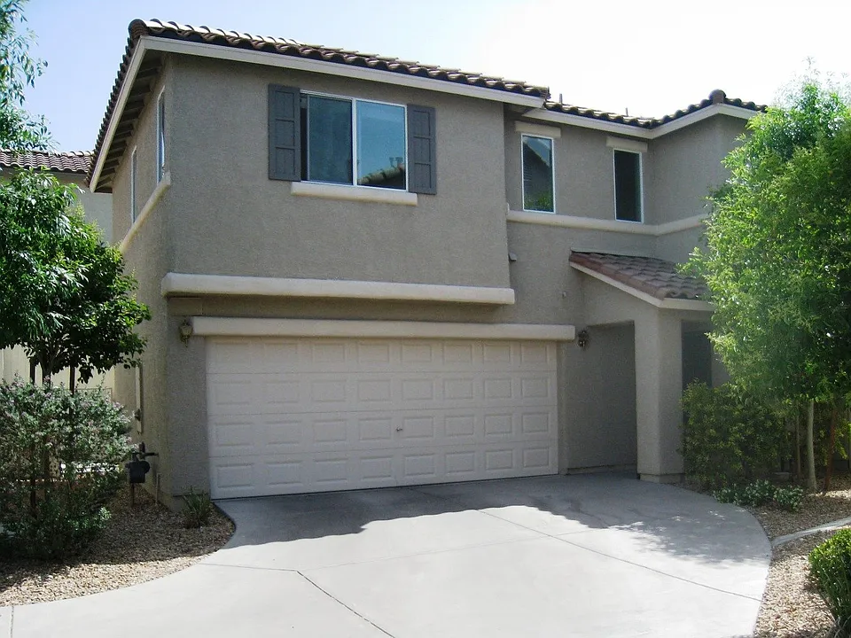 989 Grand Cerritos Ave