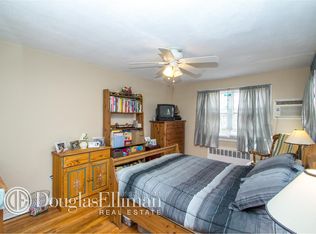 22621 Union Tpke, Flushing, NY 11364