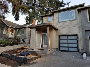 SE Pine St, Portland, OR 97216