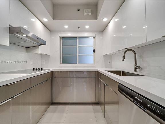 5th image of 120 Jefferson Ave APT 12018