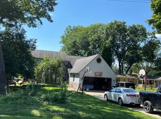 7274 Capri Dr, White Lake, MI 48383