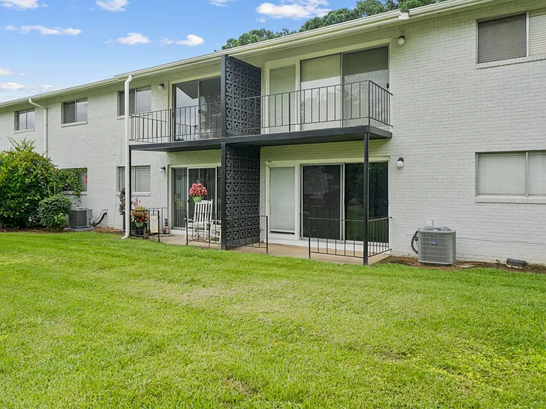 Monarch Apartments — Photo 57