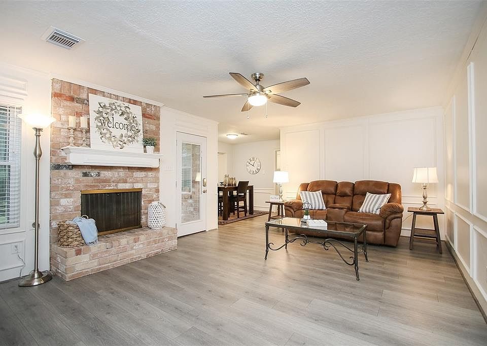 Look at that stunning view with those beautiful light and bright colors! There is tons of space to entertain in this room!