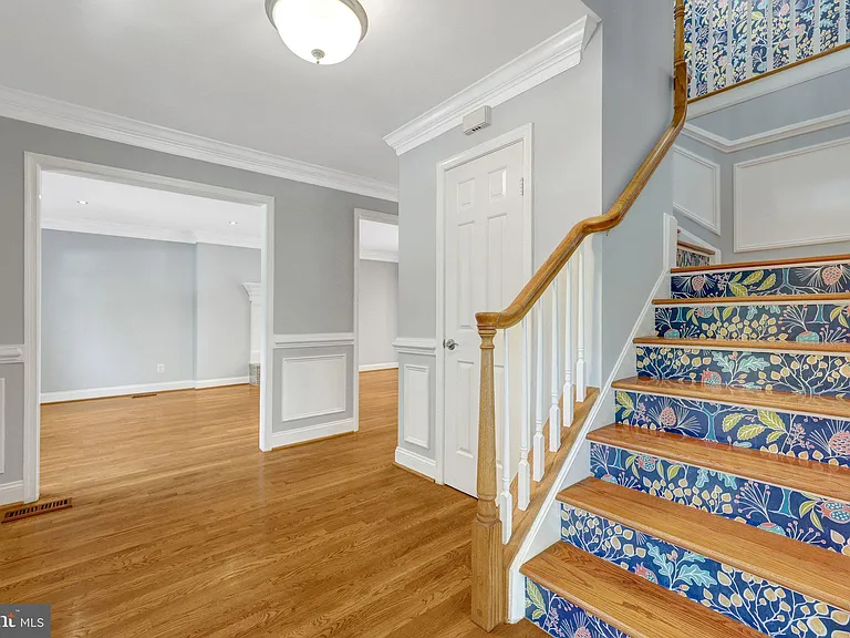 8995 Parliament Dr — Photo 8
