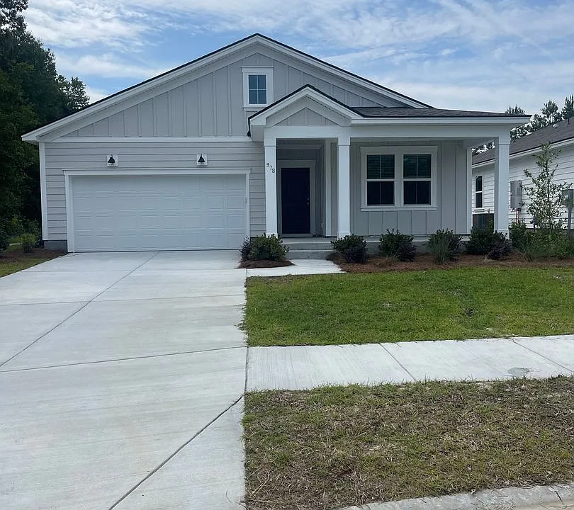 978 Longleaf Dr