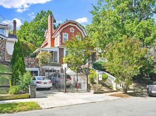 8442 Charlecote Rdg, Jamaica, NY 11432