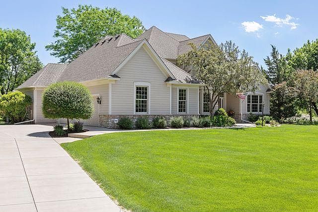 1st image of 2849 Edgewater Cir