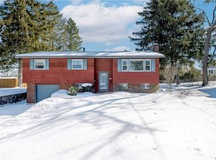 105 Pumpkin Ln, Syracuse, NY 13219