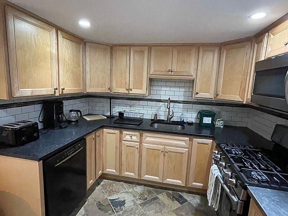 2nd image of 88 Park Ave #1