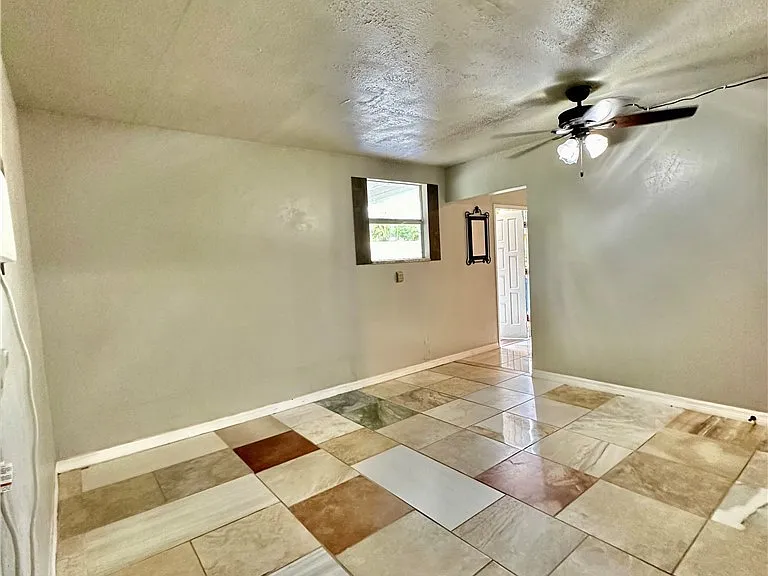 907 Laredo Ave — Photo 16