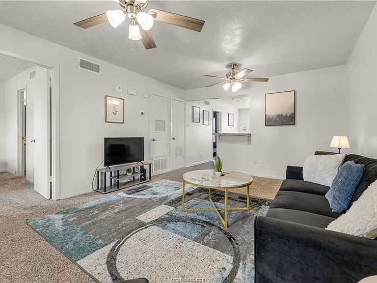 706 Wellesley Ct #C — Photo 1