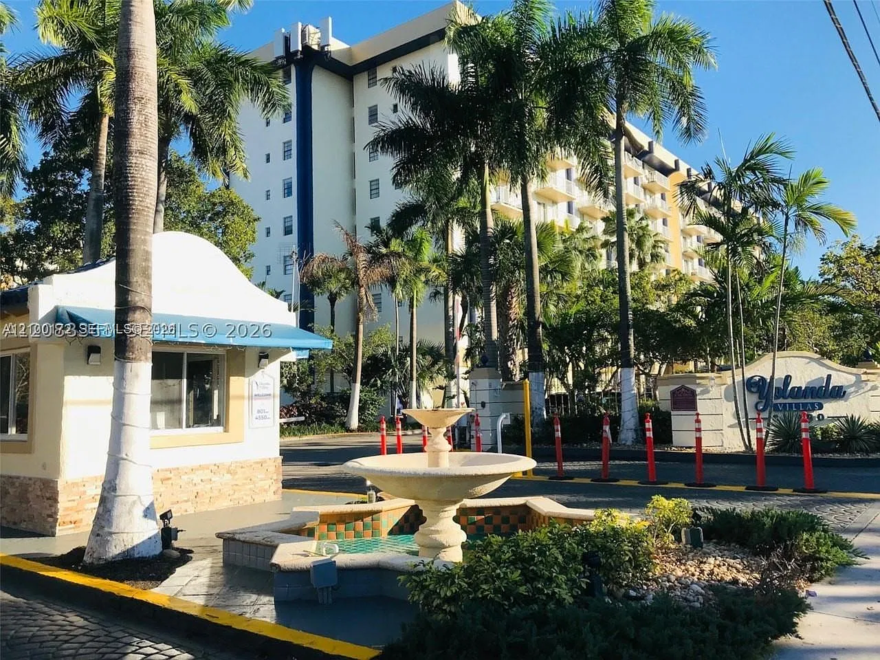 Yolanda Villas Condo — Photo 1