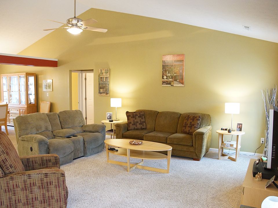 1st image of 72 Ascot Glen Dr