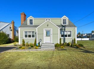 1711 Camp Ave, Merrick, NY 11566