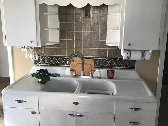 3rd image of 1136 Central Ave