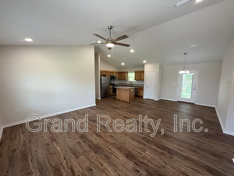 4208 Eleanor St — Photo 4