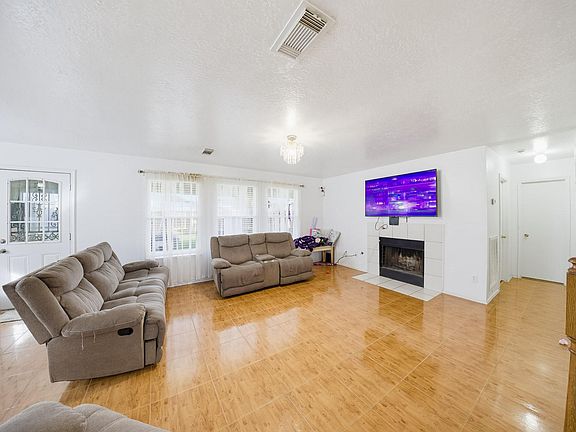 4th image of 5906 Logancrest Ln