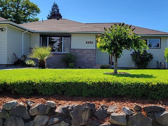 You'll love pulling up to your beautiful 3 Bed, 1.5 Bath Rambler with it's great street appeal.