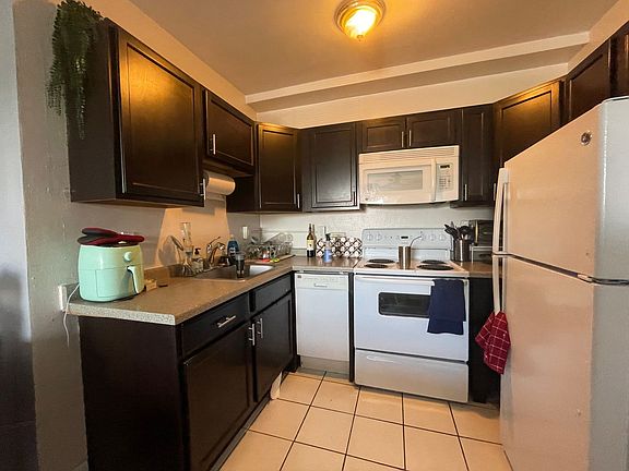 4th image of 3553 N Oakland Ave #303