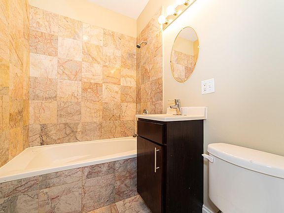 3rd image of 1642 W Greenleaf Ave APT 3S