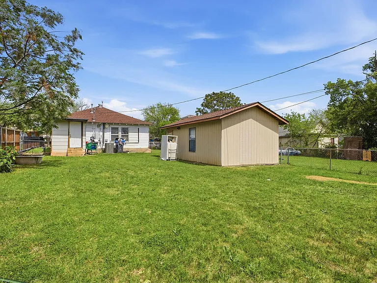 2634 Emmett St — Photo 24