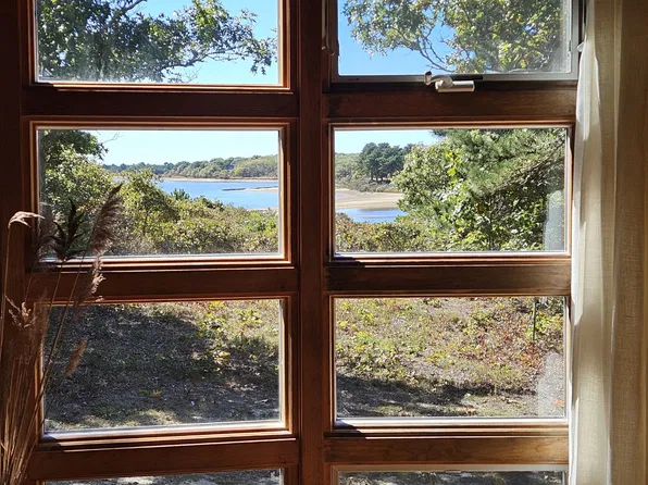 119 Old Thumb Point Rd, West Tisbury, MA 02575