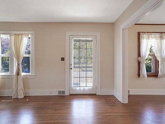2nd image of 1760 Winter St SE