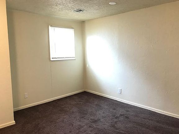 5th image of 4016 Pine Ave