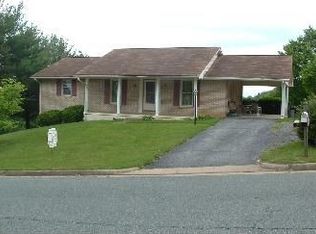 105 Fox Hill Dr, Staunton, VA 24401