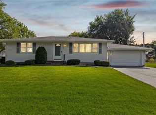 135 Dierdre Dr, Rochester, NY 14617
