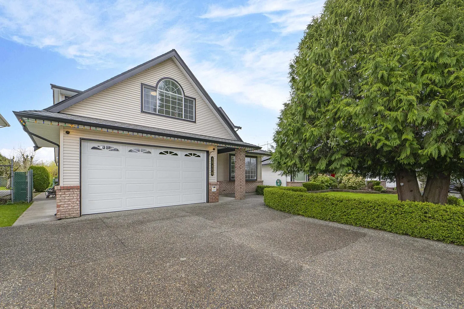 18186 Claytonwood Cres photo 1