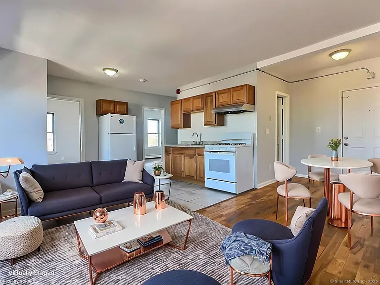 2260 Fairfield Ave #4C — Photo 3
