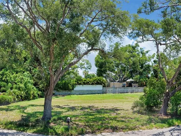 2155 Oriole Dr #27, Sarasota, FL 34239
