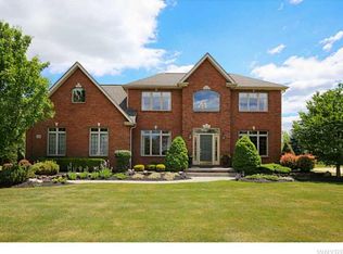 5341 Coyote Ct, Williamsville, NY 14221