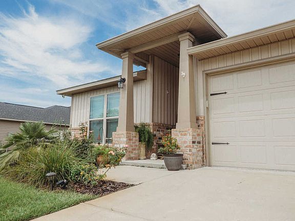 2nd image of 2407 Spur Ln