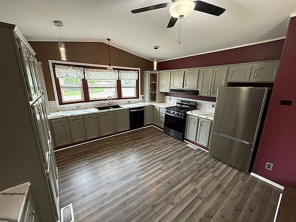 3rd image of 22 Red Cedar Trl
