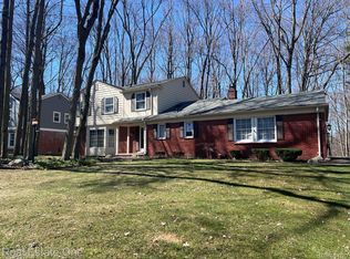 33574 Colony Park Dr, Farmington Hills, MI 48331