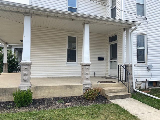 Front porch to sit out on !