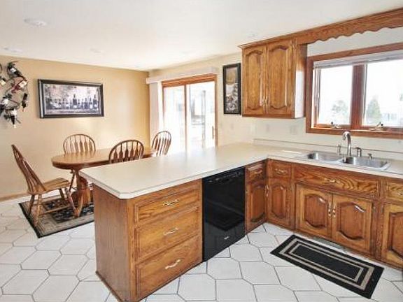 5th image of 211 Nob Hill Ln