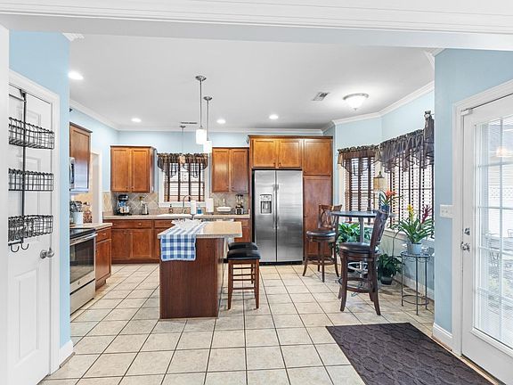 3rd image of 111 Wyndview Dr