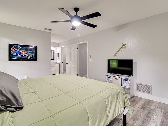 2nd image of 427 W Rich Ave