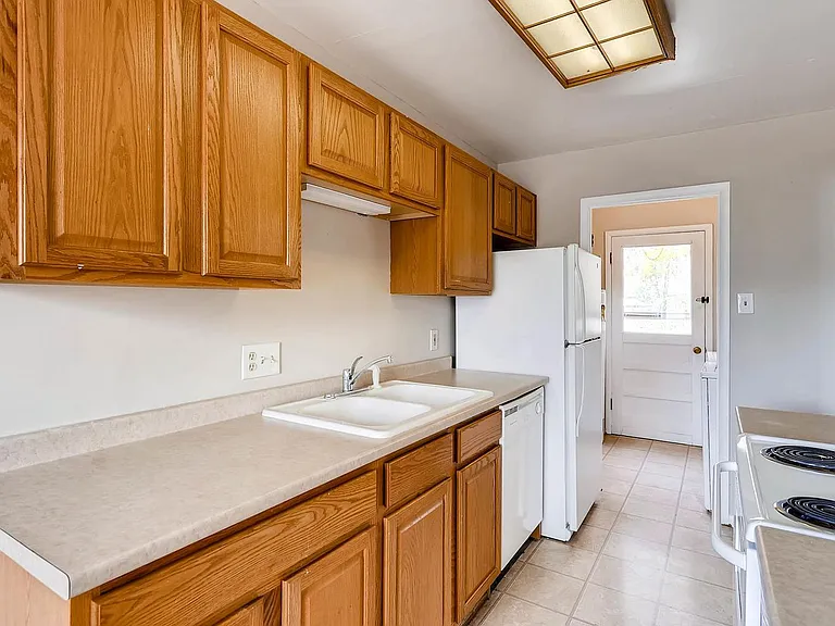 3074 S Fairfax St — Photo 7