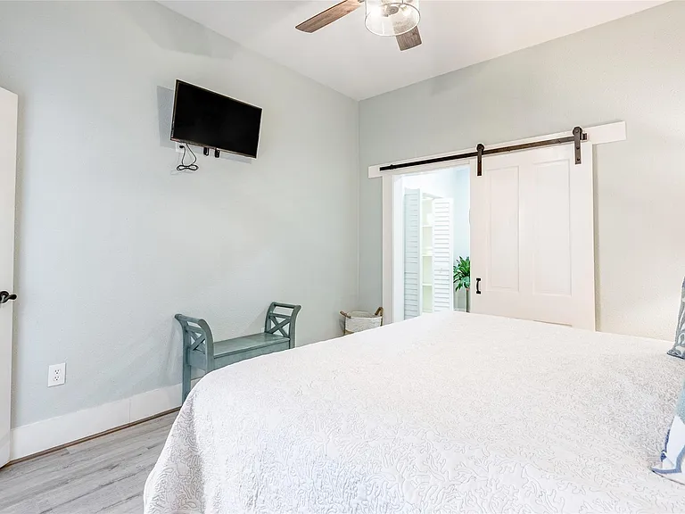 1208 Avenue K — Photo 16