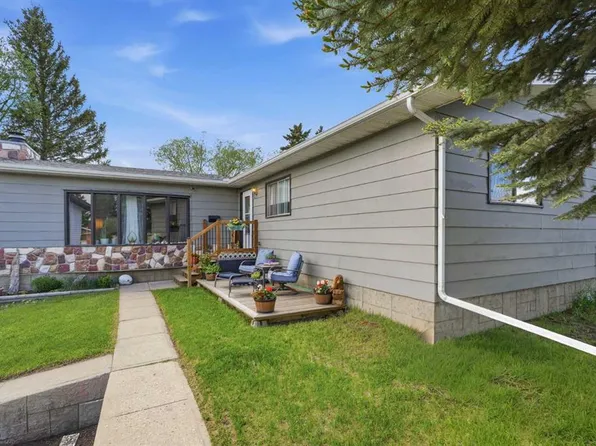 10 E Tee Rd, Lacombe, AB T4L 1R4