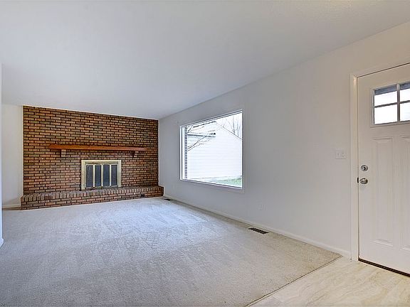 3rd image of 26861 Redwood Dr