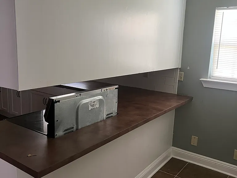 1421 Texas Ave — Photo 3