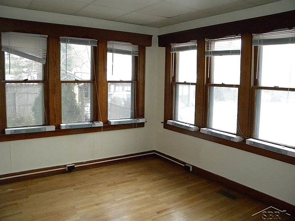 3rd image of 1216 Gratiot Ave