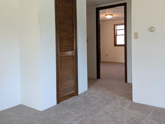 4th image of 44 Bank St #1/2