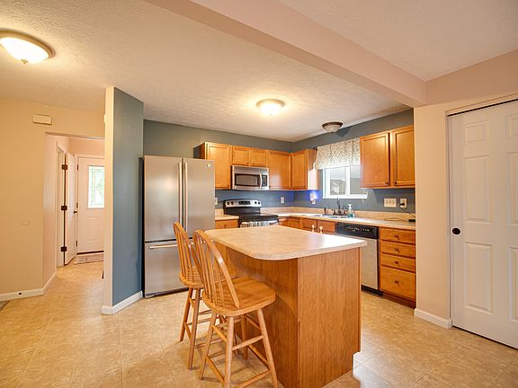2nd image of 10149 Meadow Glen Dr