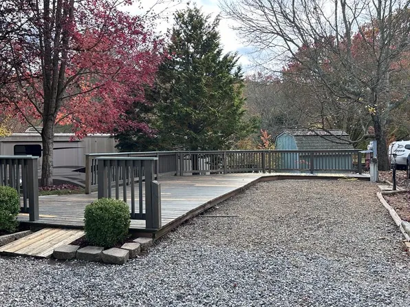 137 Apache Bnd, Blairsville, GA 30512